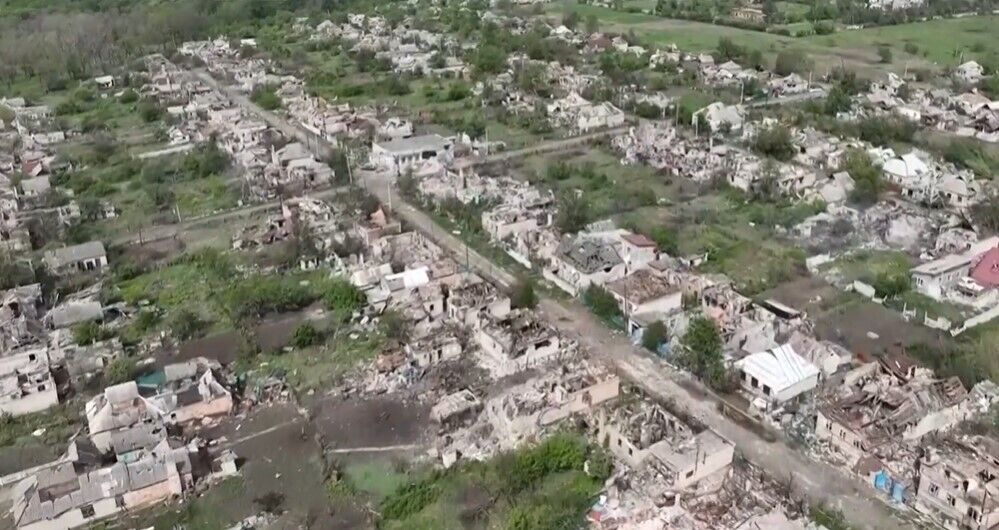 ''Taktyka spalonej ziemi'': sieć pokazuje, co okupanci zrobili z Chasiw Jarem. Wideo z góry