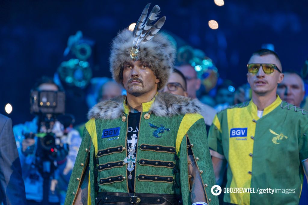 The image of a Cossack, a circus from Tyson and a knockdown: how the Usyk – Fury fight went. Photo report