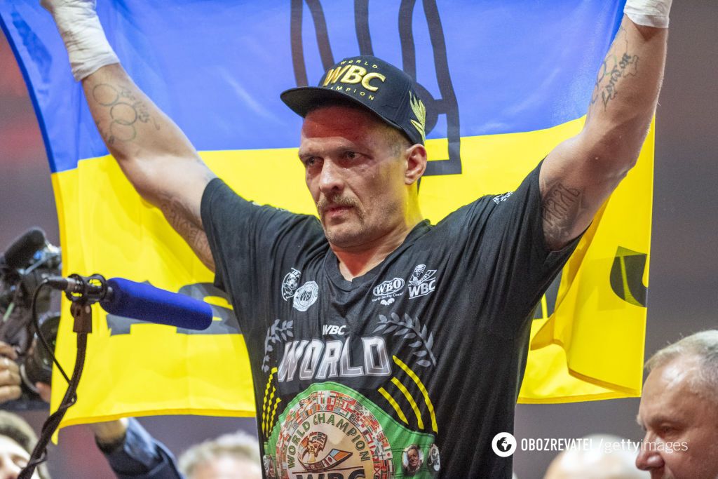 The image of a Cossack, a circus from Tyson and a knockdown: how the Usyk – Fury fight went. Photo report