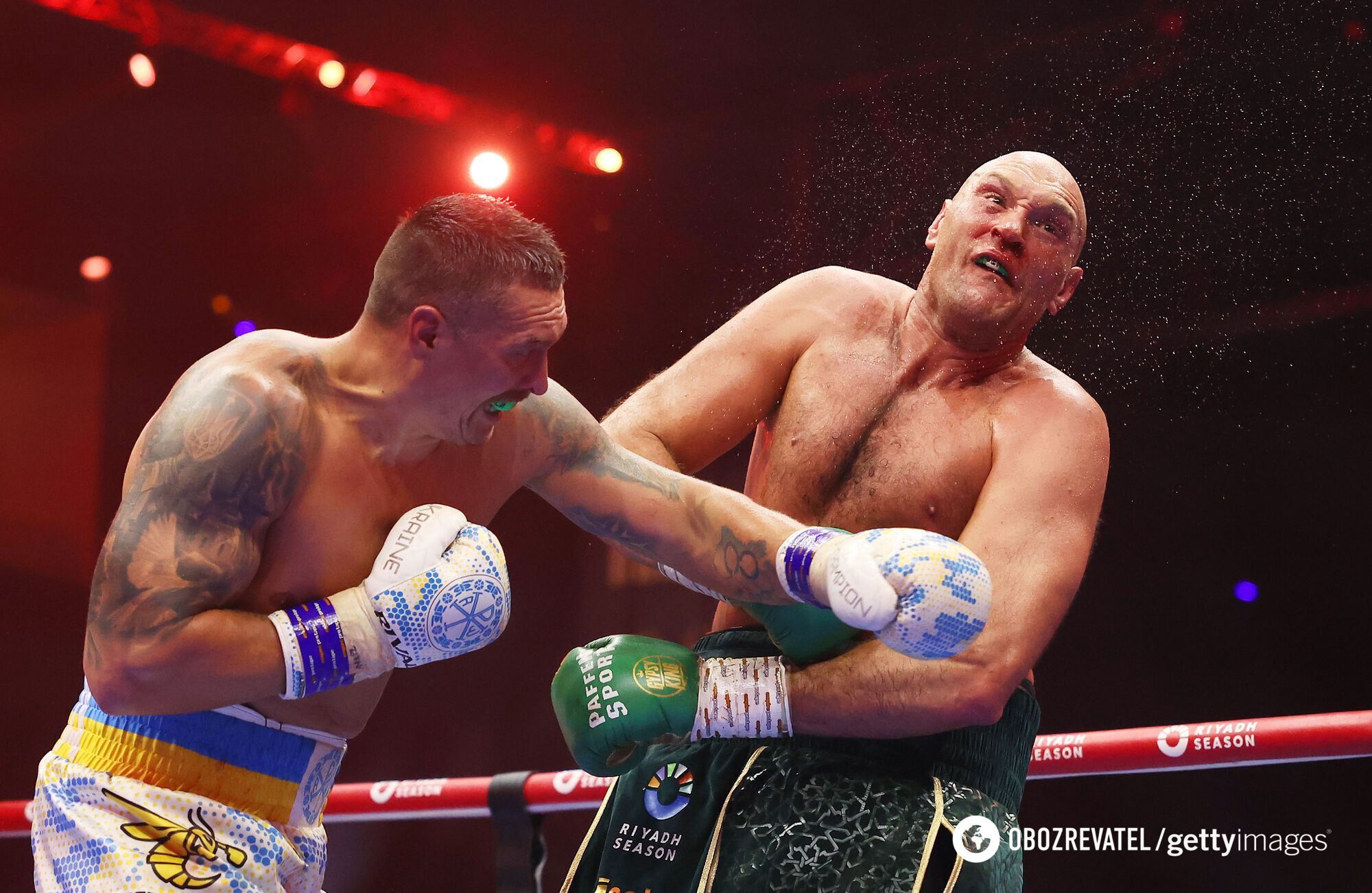 The image of a Cossack, a circus from Tyson and a knockdown: how the Usyk – Fury fight went. Photo report