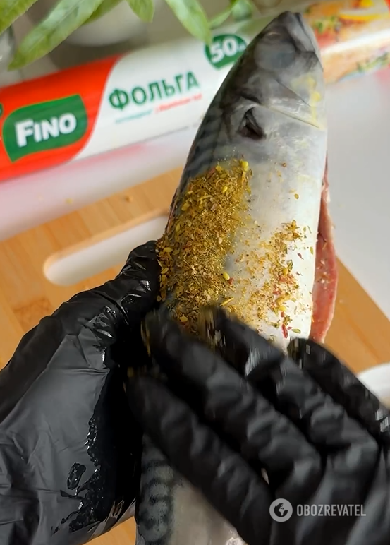 Spicy mackerel in the oven with a special ingredient: the taste will pleasantly surprise you