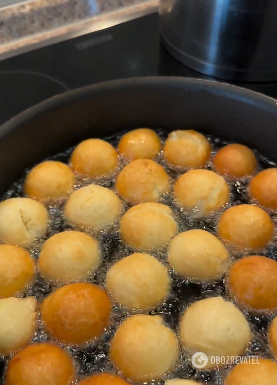 What to add to the dough for fried donuts so that they do not absorb oil: a very simple ingredient