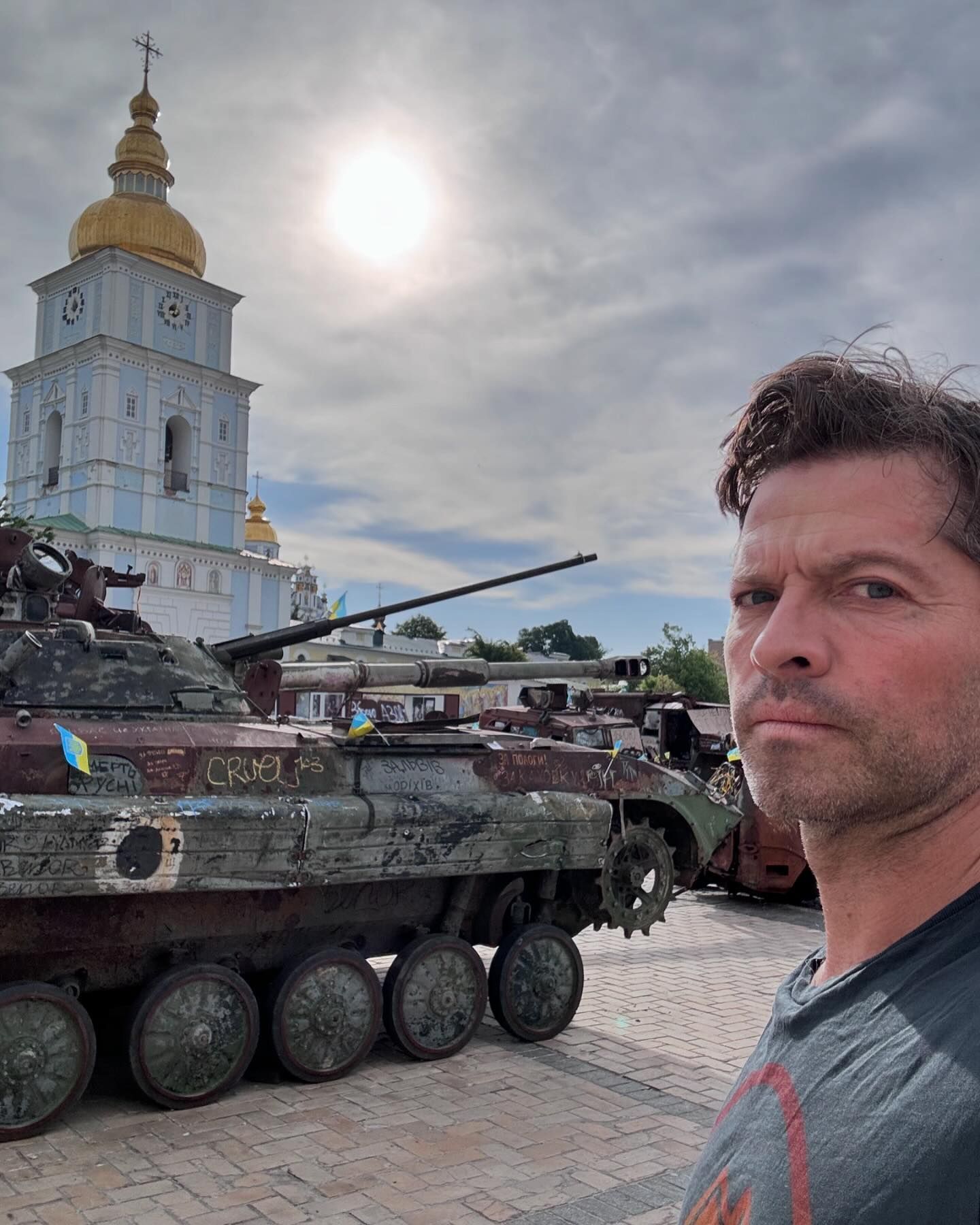 Supernatural star Misha Collins arrived in Kyiv and showed a photo in front of destroyed Russian equipment.