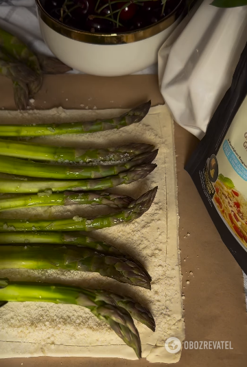 Asparagus, jamon and Stracciatella pie: a gourmet meal in 10 minutes