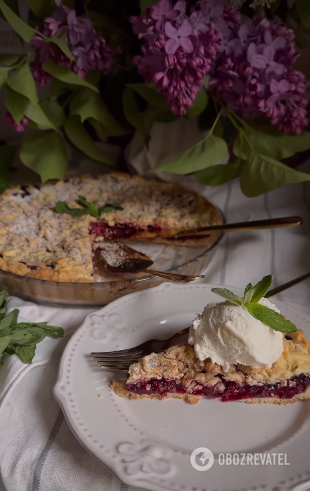 Grated cherry pie: quick, easy and extremely tasty