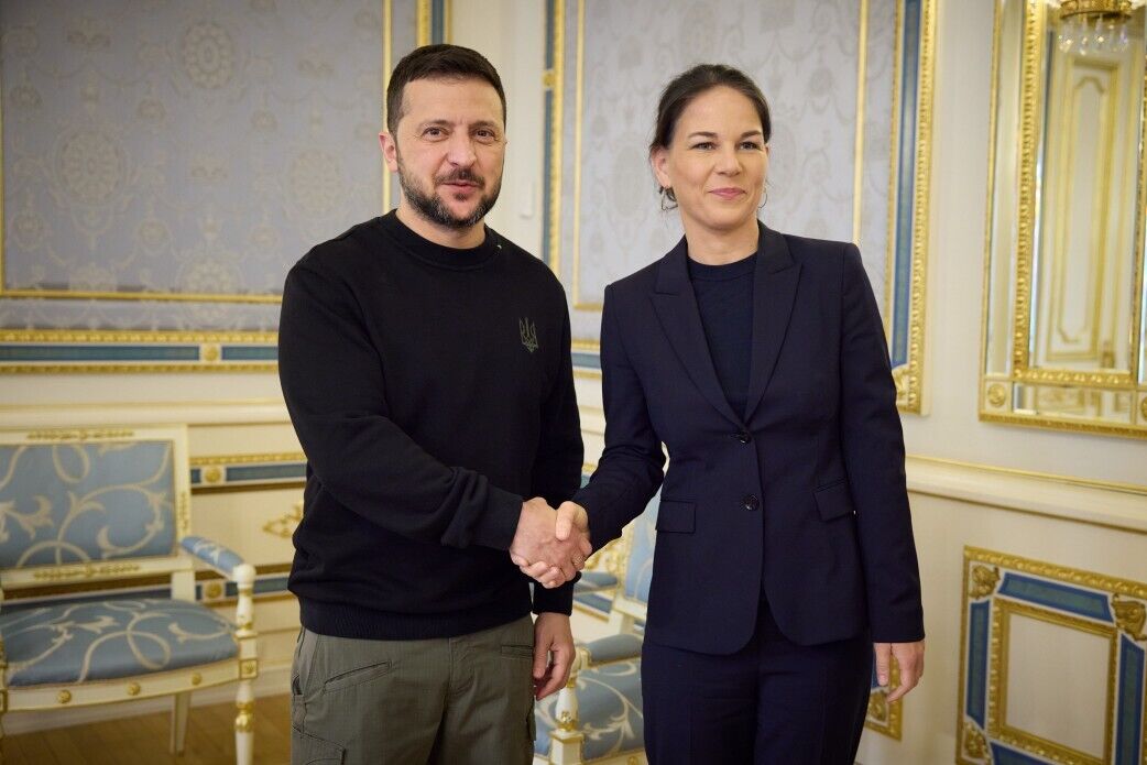 Zelenskyy meets with Baerbock in Kyiv: they talked about air defense and European integration. Photos and videos