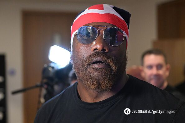 ''A disgrace'': Chisora reacts angrily to referee's work during the Usyk-Fury fight