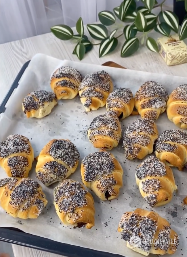 Homemade bagels with poppy seeds