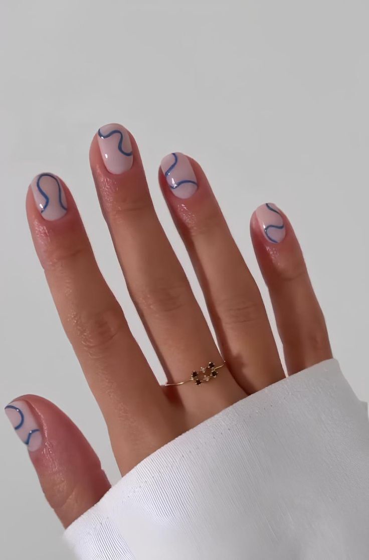 Raj dla minimalistek. 10 eleganckich wzorów manicure, które będą pasować do każdego wizerunku