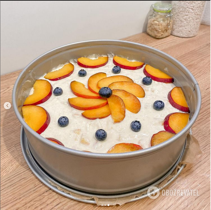 Fluffy cottage cheese casserole with peaches: how to cook