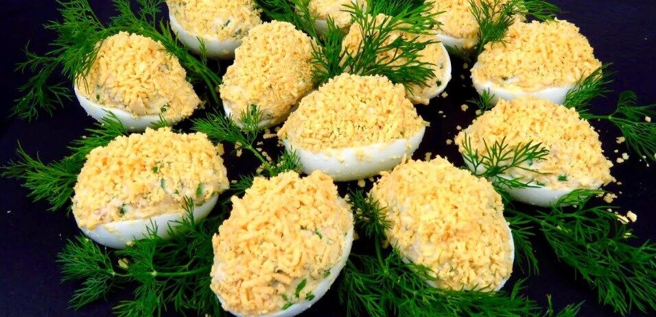 Recipe for stuffed eggs ''Mimosa''