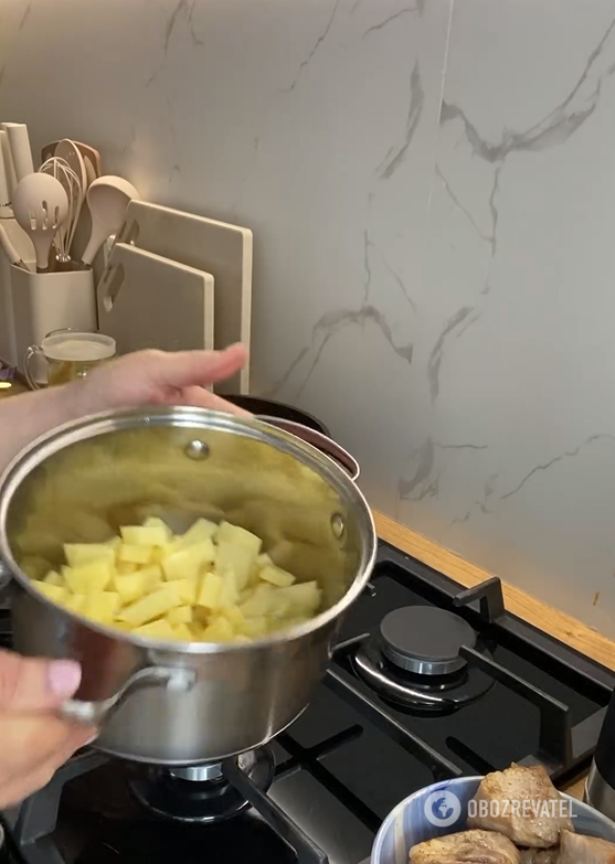 Delicious stewed potatoes with meat: a budget and hearty dish for lunch