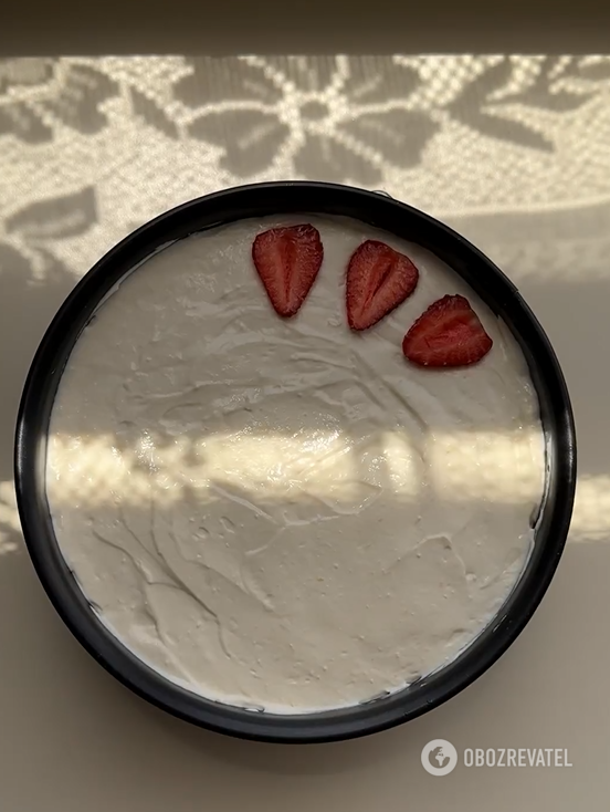 Puffy cottage cheese casserole with strawberries: how to prepare this delicious seasonal dessert