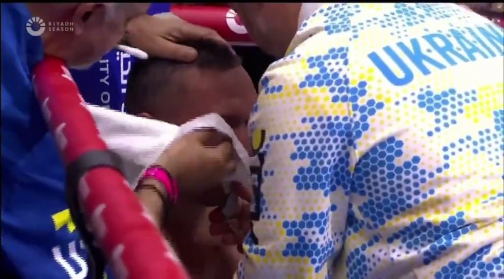 Fans spied on what Usyk did before the rounds when he won Fury. Video