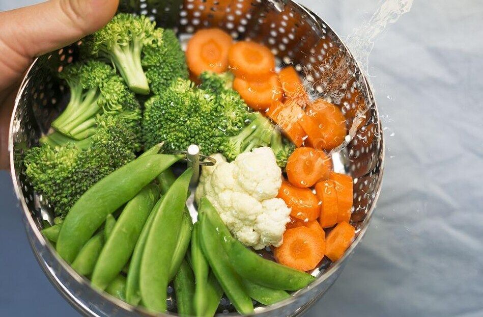 What happens to vegetables when boiling