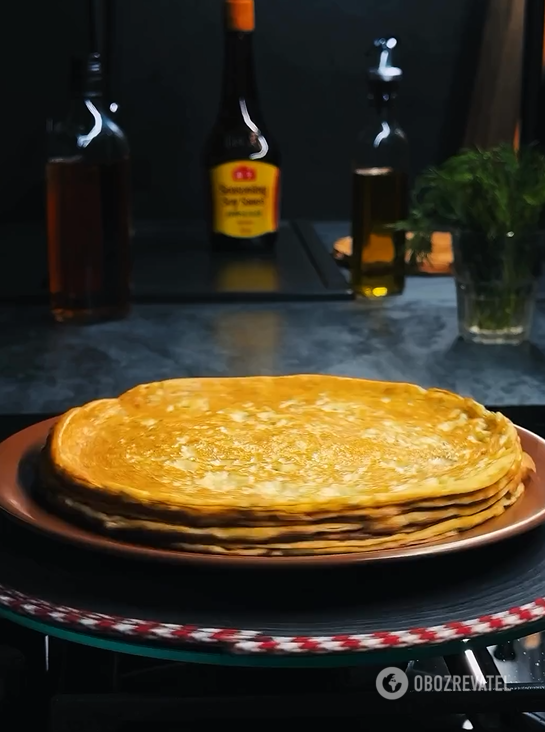Thin pancakes on cottage cheese: delicious to serve with salmon and cream cheese
