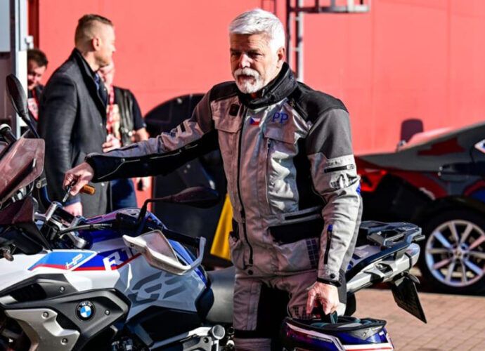 Prezydent Czech hospitalizowany po wypadku motocyklowym: co wiadomo