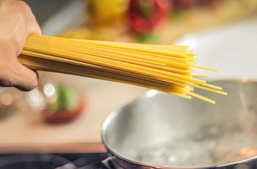 How to cook pasta so that it doesn't stick together
