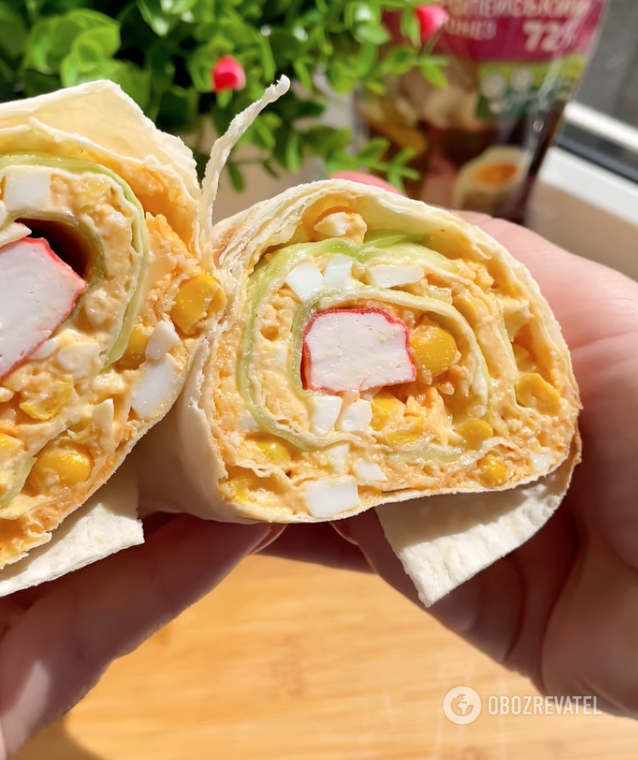 Delicious pita bread roll