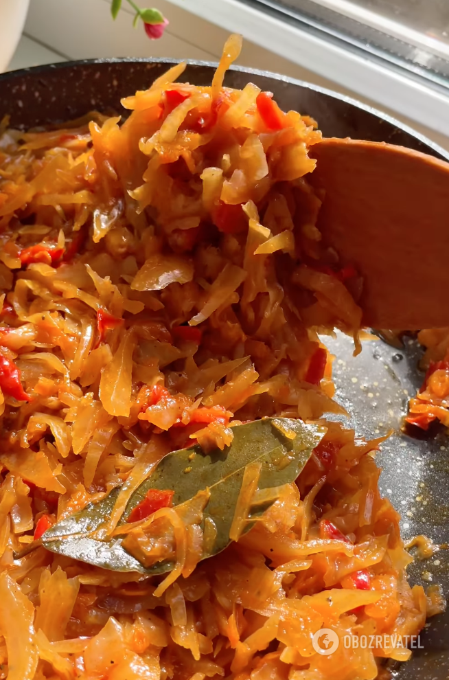Braised cabbage with spices