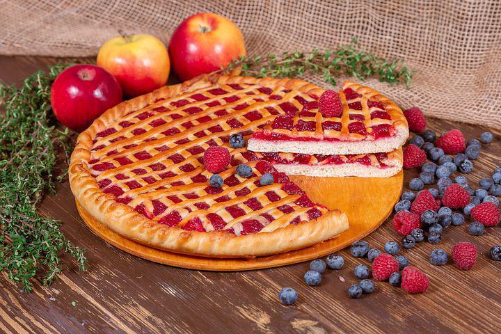 Shortcrust pie with raspberries