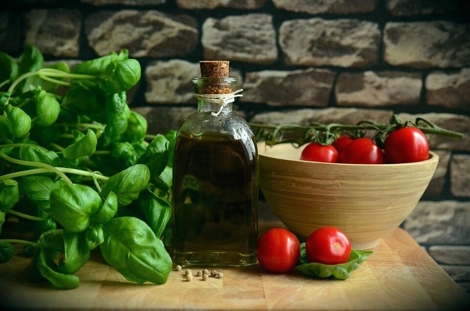 Better than ''Caesar'': sharing a recipe for a delicious salad with meat and spicy sauce