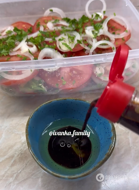 Quick pickled tomatoes instead of salads: you can eat in 30 minutes