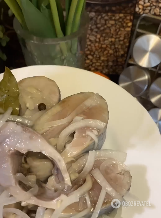 The easiest marinade for homemade herring: you can eat in a day