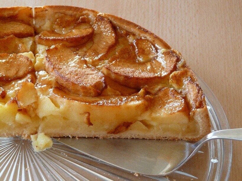 Apple pie with milk