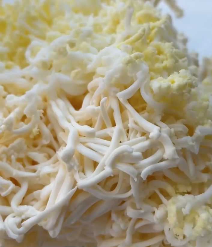 Cheese and garlic for the filling