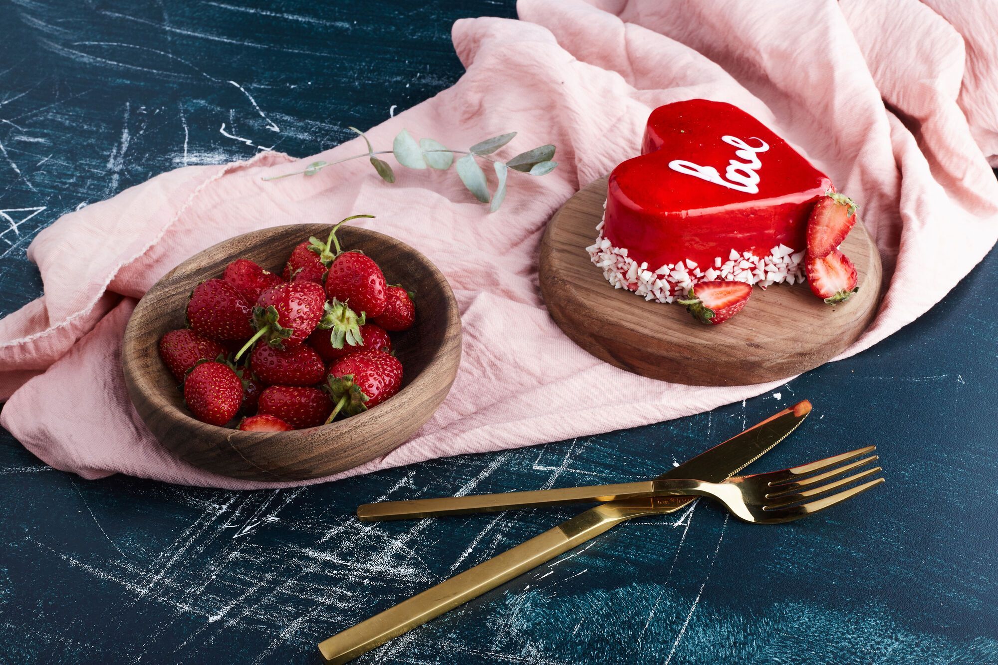 Strawberry cake: making a gluten-free summer dessert