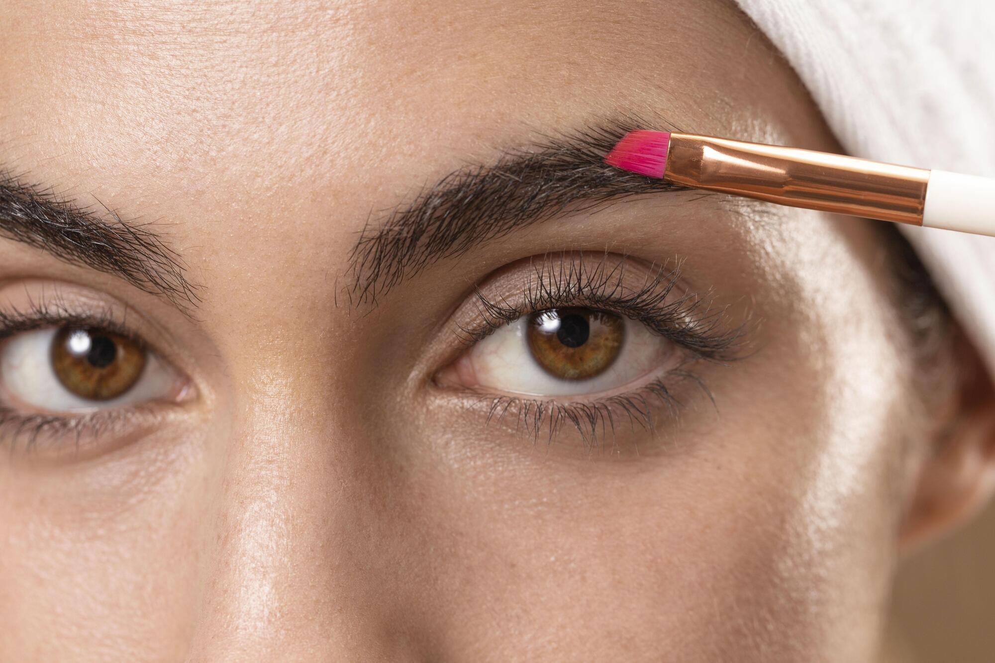 How to save money and get perfect eyebrows without a salon: life hack