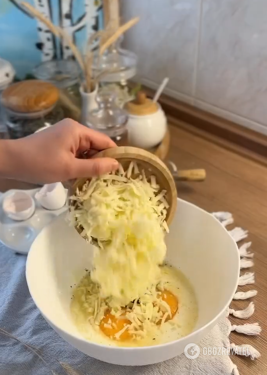 Elementary cheese khachapuri in the oven: how to cook liquid dough