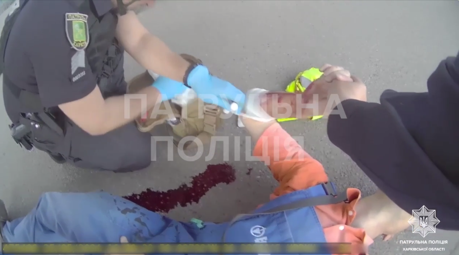 Video of the first minutes after the attack on the Epicenter in Kharkiv: patrol policemen rescued the wounded