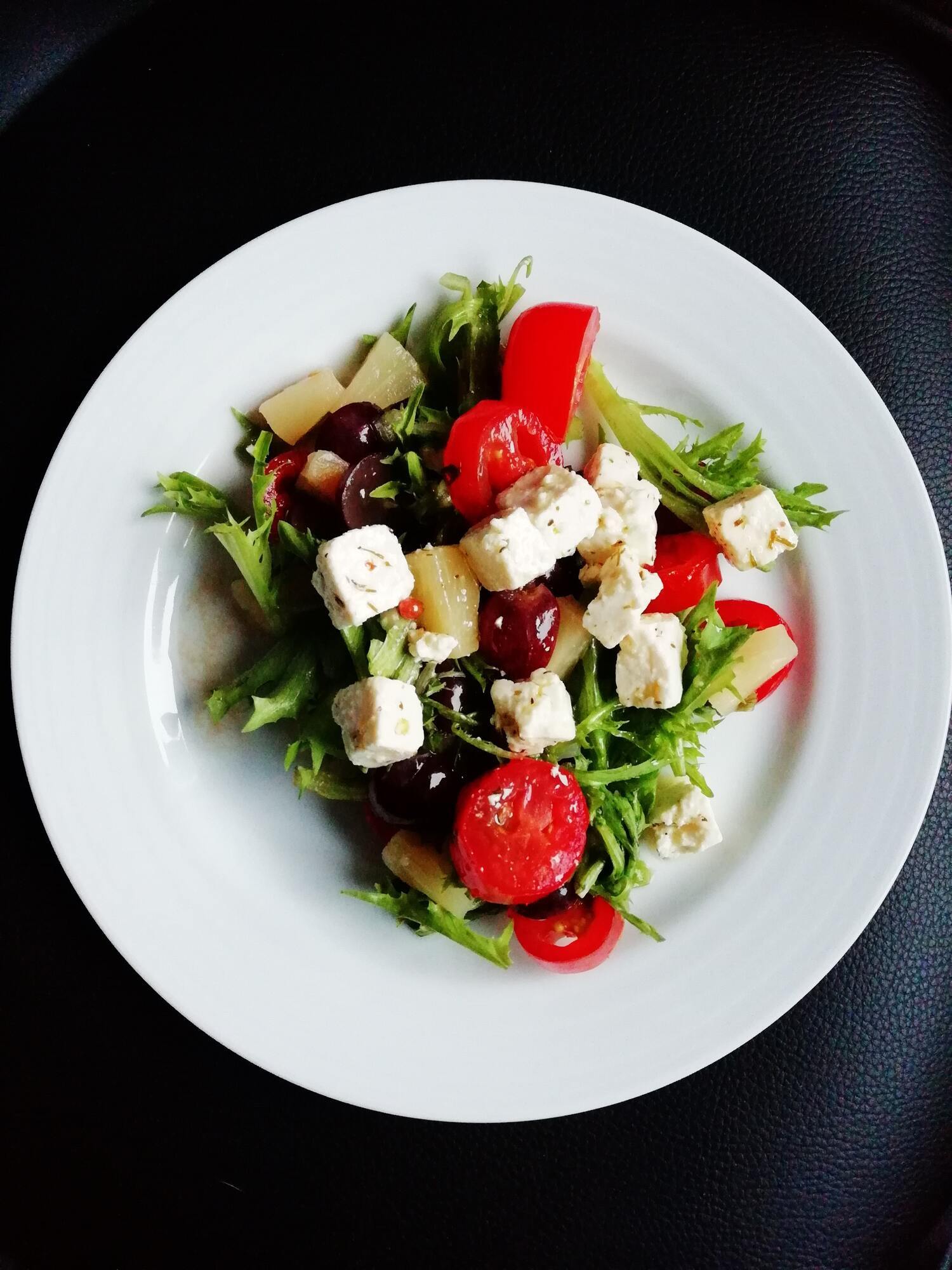 Salad with salty cheese
