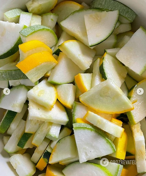 What to stew zucchini with: a budget dish option