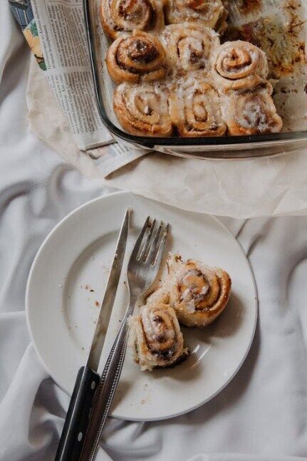 Cinnabons with dry yeast and milk