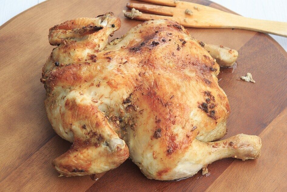 How to bake chicken deliciously in the oven