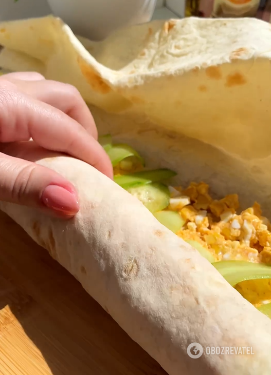 What a simple appetizer to make with crab sticks: you will need pita bread