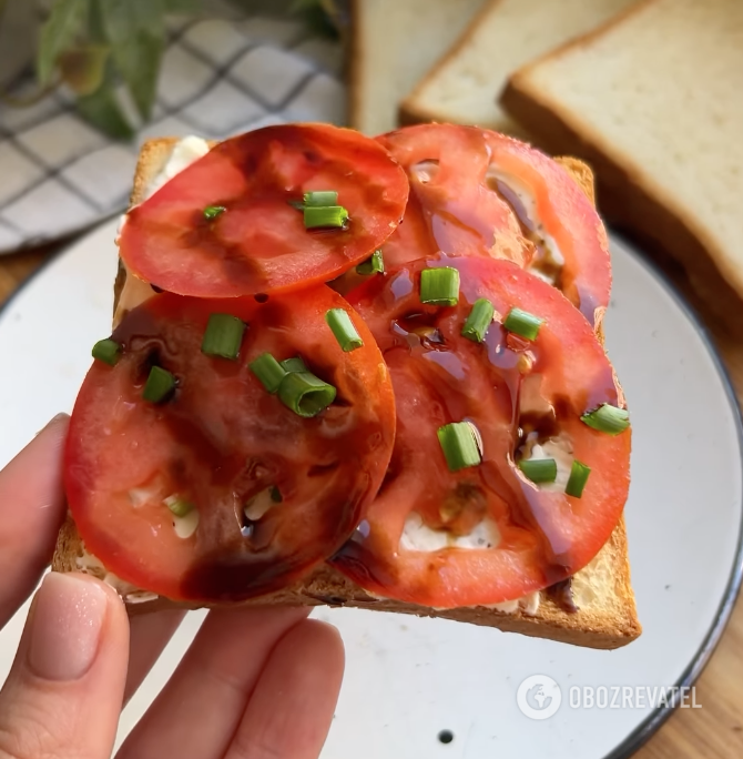 Ready toast with tomatoes
