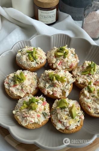 Appetizer of crab sticks: when you need to serve something urgently