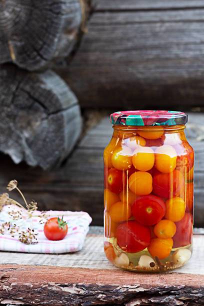 How to pickle tomatoes deliciously