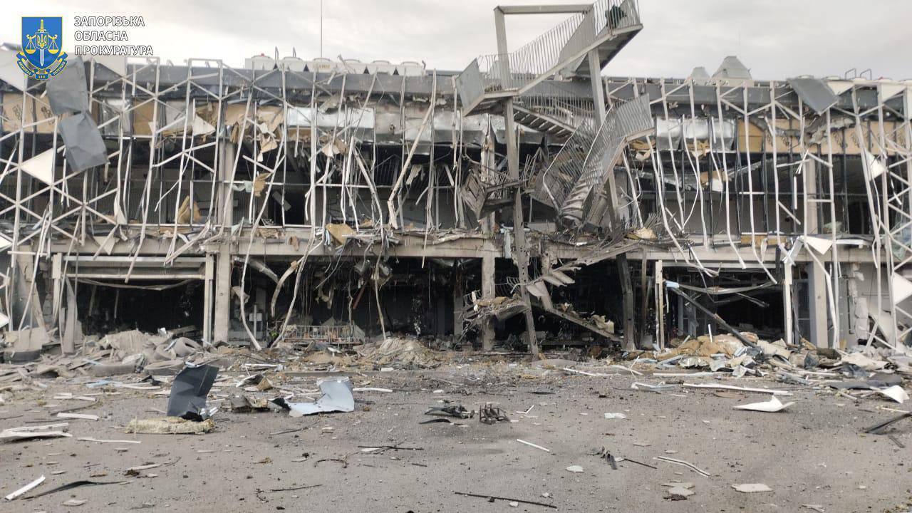 Russians bombed the airport in Zaporizhzhia with a Kh-59 missile: the terminal is completely destroyed. Photo
