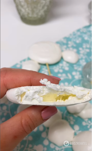 Meringue on a stick for children: you only need 4 ingredients