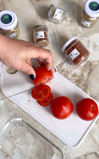 Five Minute Tomatoes: making a delicious appetizer in a hurry