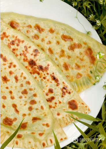 Yantyk with cheese and herbs: how to cook cheburek without fryer