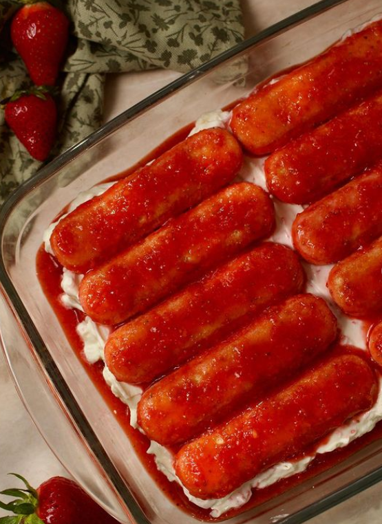 Original strawberry tiramisu: how to make a delicious seasonal dessert