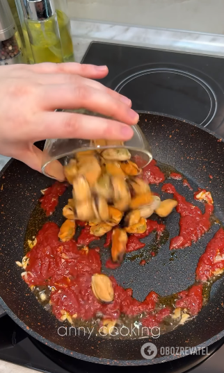 Pasta with mussels in tomato sauce: unrealistic deliciousness in 15 minutes