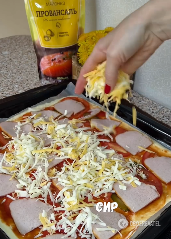 Elementary homemade pizza in five minutes: how to make a simple dough