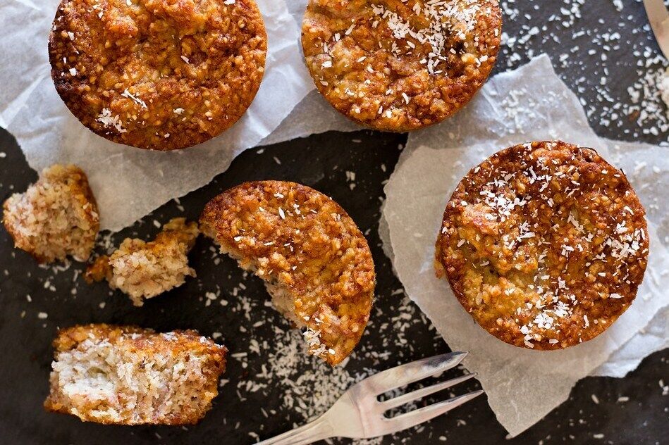 Simple apple muffins with eggs